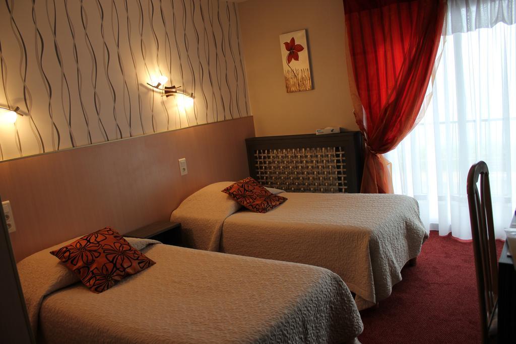 Hotel Restaurant Le Panorama Neuvecelle Room photo